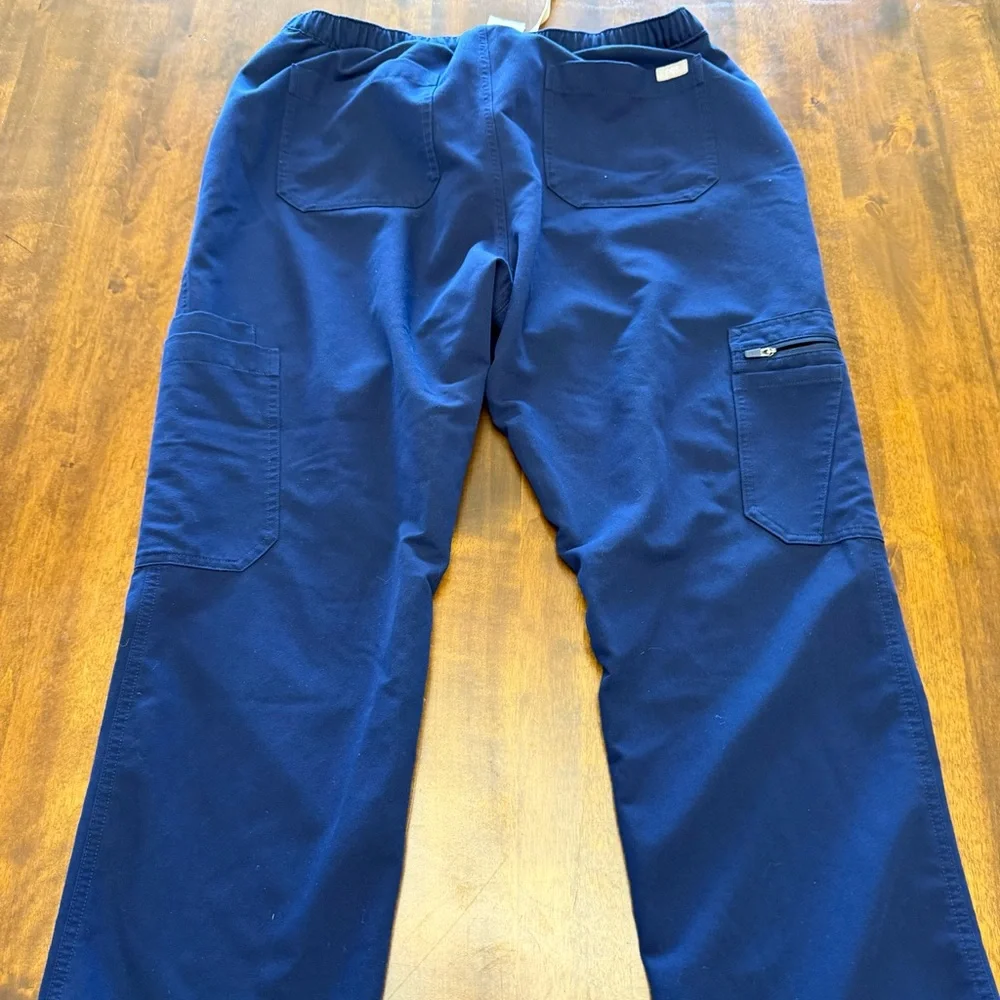 Men’s FIGS Cairo Straight-Leg Scrub Pant Large Navy STYLE#: 1000200R
